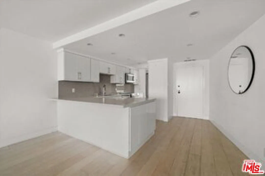 4316 Marina City Dr — Photo 4