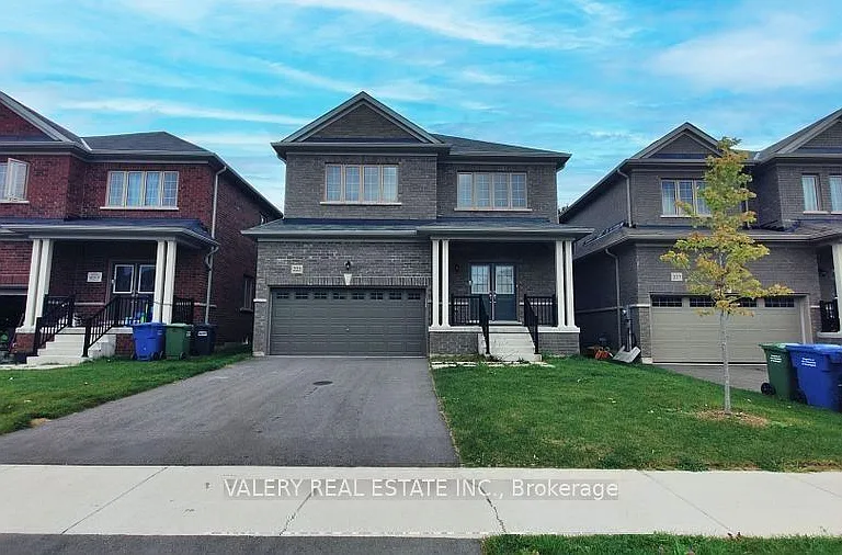 223 Ridley Cres — Photo 1