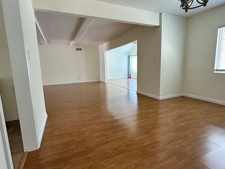 14552 Runnymede St — Photo 57