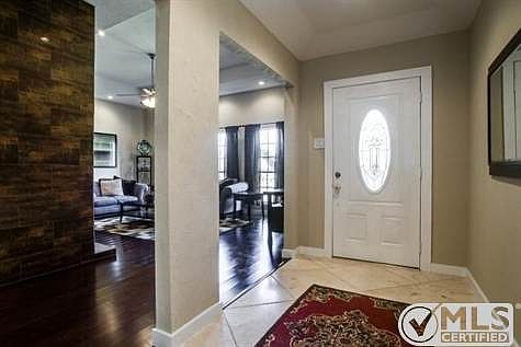 3rd image of 4616 Versailles Ln