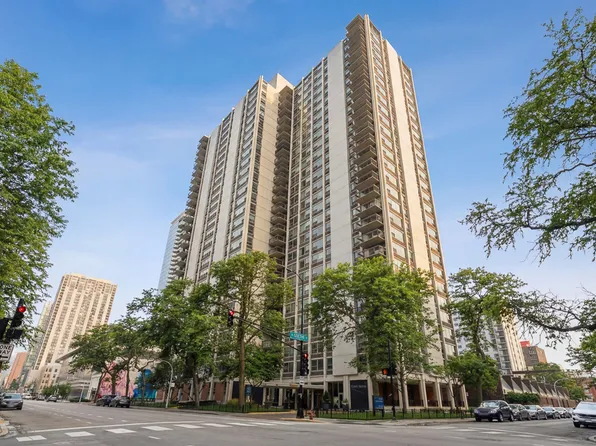 1255 N Sandburg Ter, Chicago, IL