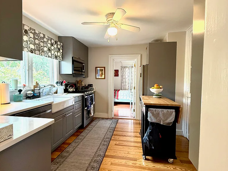 17 Dixon St #1 — Photo 2