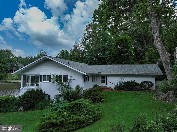 4th image of 2658 Greenbriar Ln