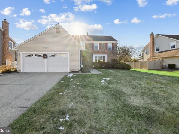 14 White Pine Dr, Sewell, NJ 08080