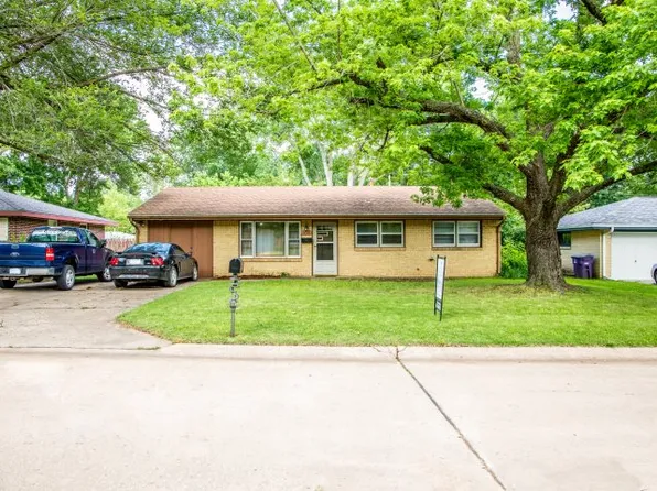 1712 Ranser Rd, Manhattan, KS 66502