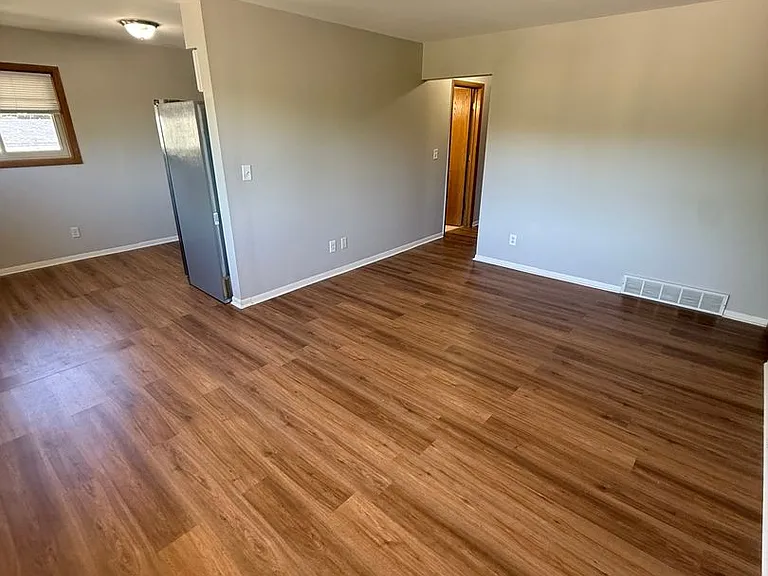 325 Sentinel Dr — Photo 11
