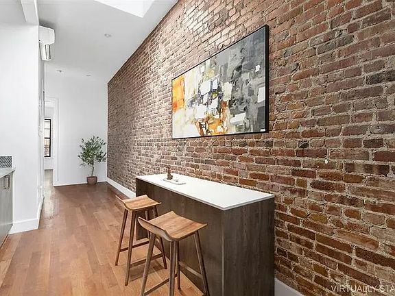 4th image of 861 Halsey St #2A