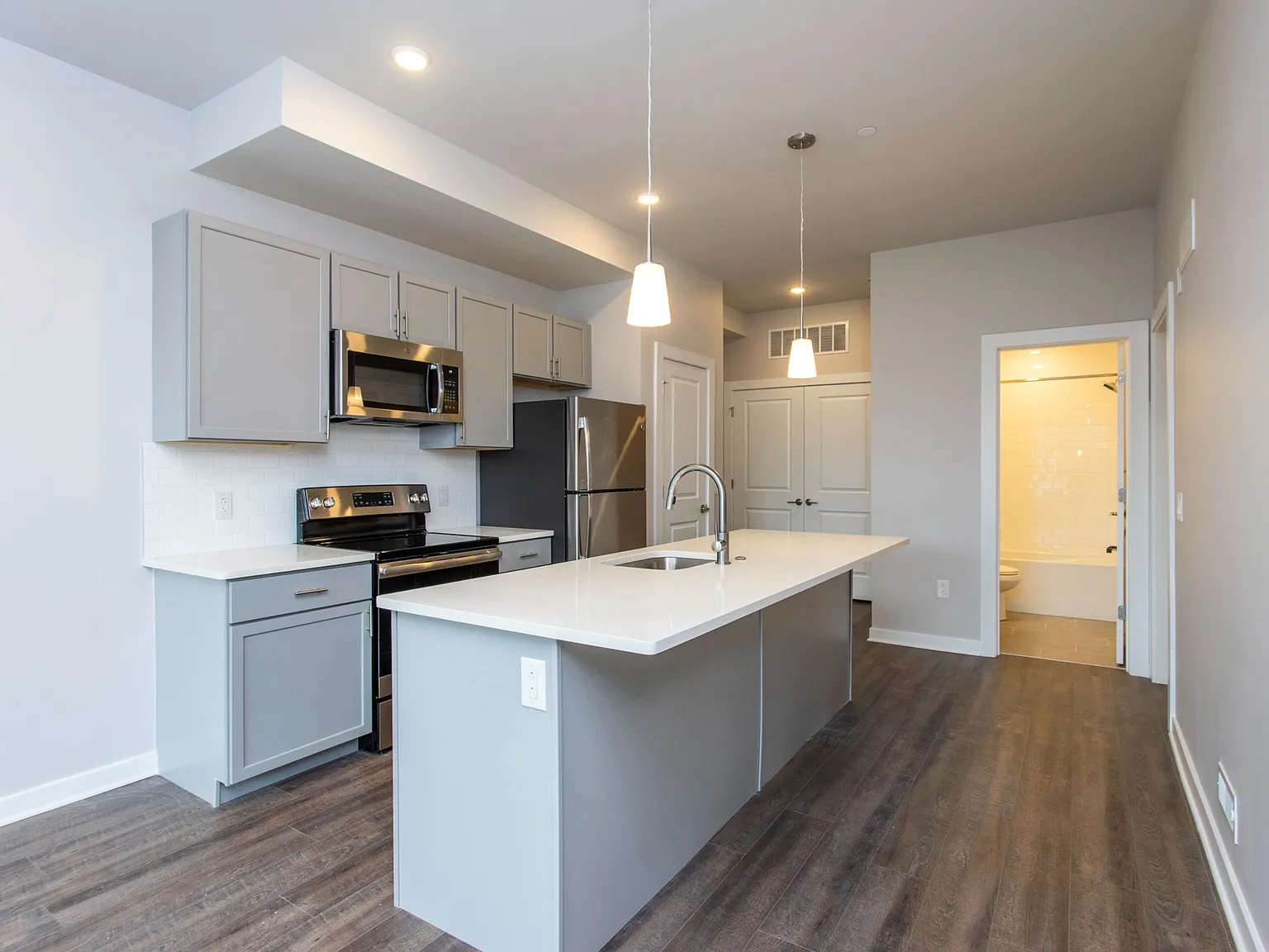 2 bed, 880 sqft, $1,695 — Photo 4