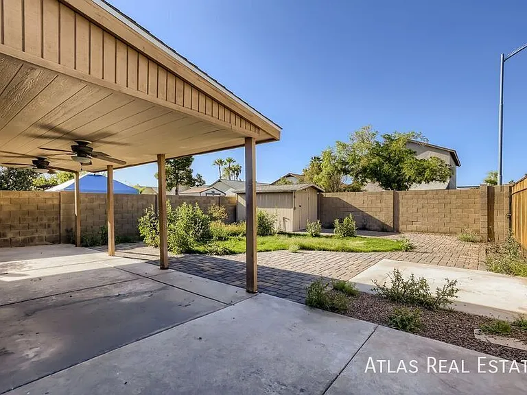 8834 W Willowbrook Dr — Photo 10