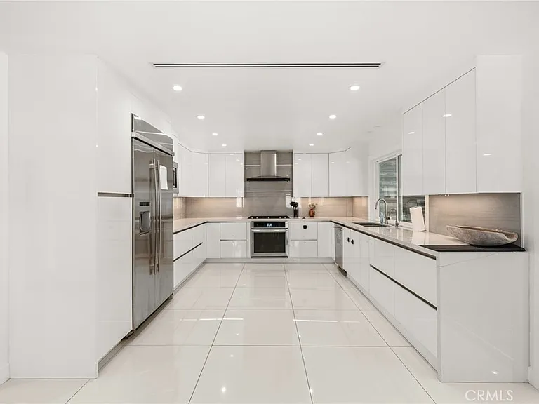 4630 Cedros Ave — Photo 15