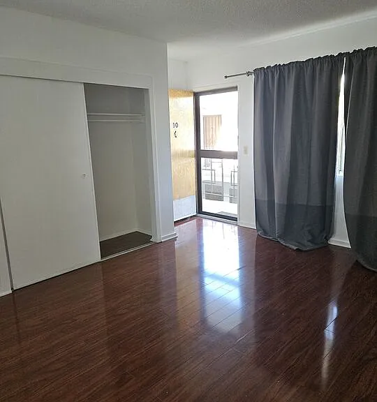 5641 N Halbrent Ave #10 — Photo 5