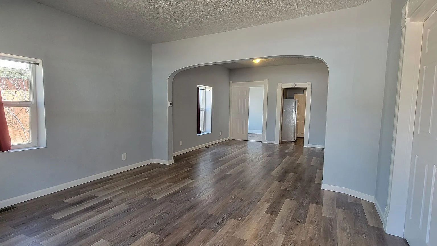 2+ Bedroom home Near Downtown! — Photo 2