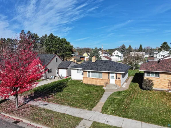512 6th St, Chisholm, MN 55719