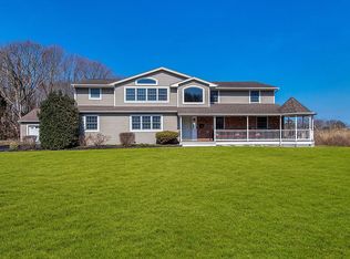 15 Cedar Bay Ct, Bayport, NY 11705