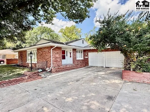 7 Lazy Ln, Hutchinson, KS 67502