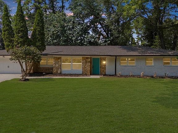 3rd image of 2719 Kings Park Cir