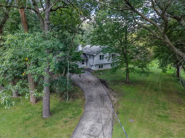 951 Irving Ave, Woodstock, IL 60098