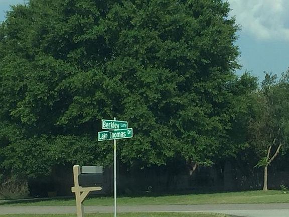 3rd image of 162 Lake Thomas Dr