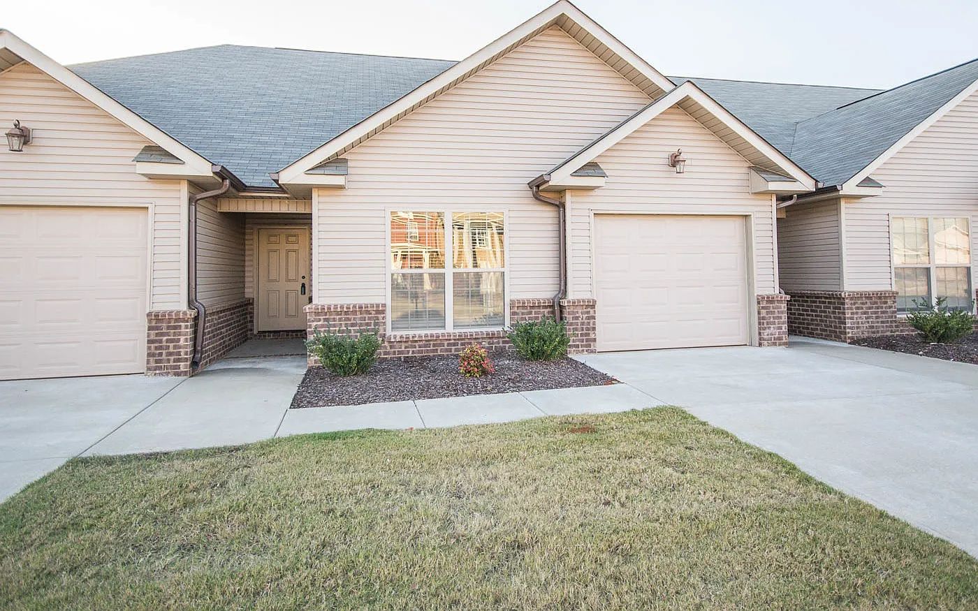 Beautiful 2 bedroom townhouse! — Photo 3