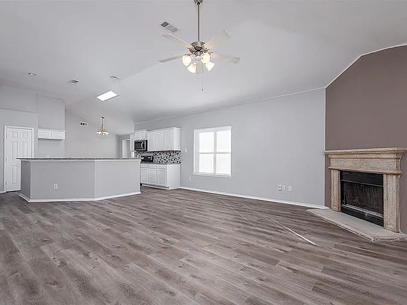 3rd image of 776 Oriole Dr