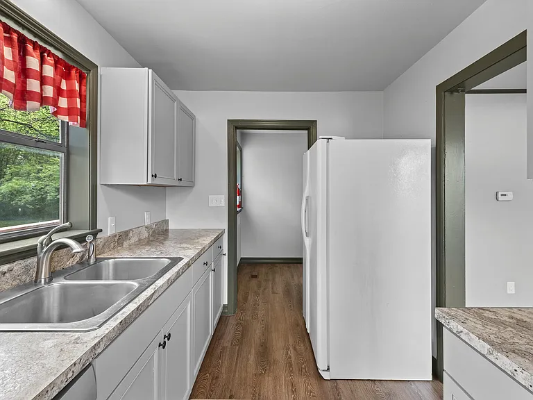2228 W Wedington Dr — Photo 7