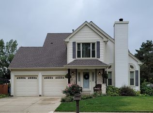 536 Newberry Dr, Elk Grove Village, IL 60007