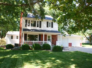 812 3rd St, De Witt, IA 52742