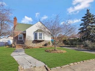 165 E Dover St, Valley Stream, NY 11580