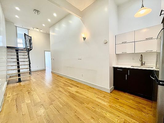 1st image of 231 Jefferson St #3W