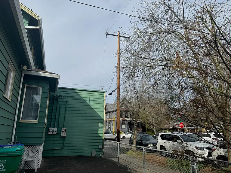 SE Hawthorne Blvd — Photo 4