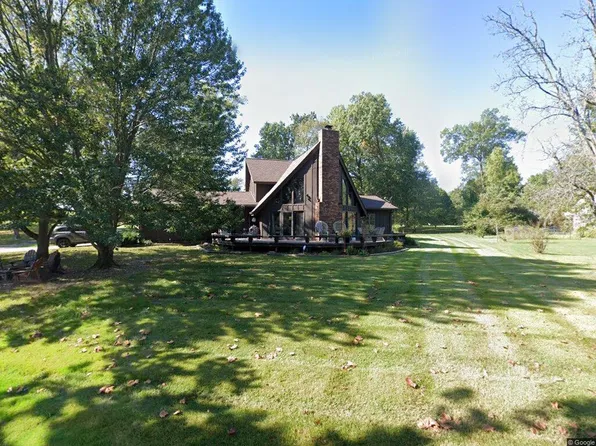 403 Oakwood Dr, Carterville, IL 62918