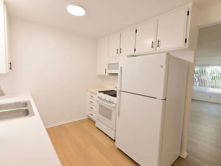 306 Avenida Granada — Photo 6