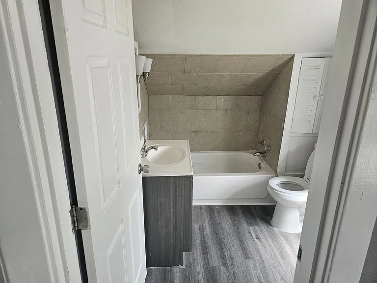 5664 Helen Ave — Photo 6