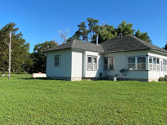 2nd image of 3023 Plum Creek Pkwy