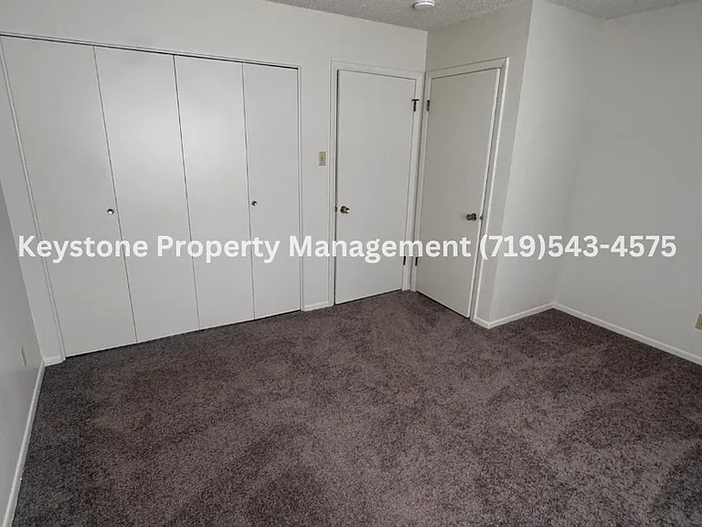 Updated 2 Bedroom Belmont Townhome with Attached Garage & Fenced Yard $1300/$1300 — Photo 11