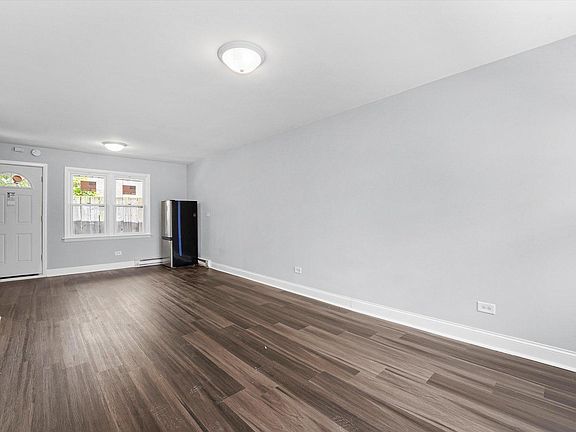 4th image of 15920 Le Claire Ave APT 1