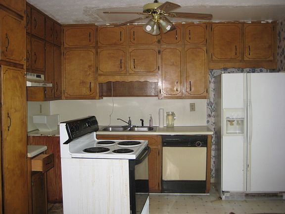 4th image of 1301 Prospectors Dr