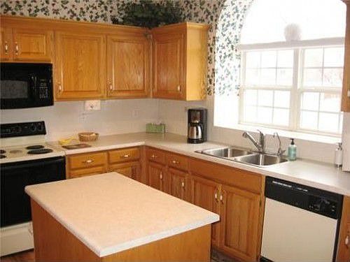2nd image of 1016 NE Woodbury Ln