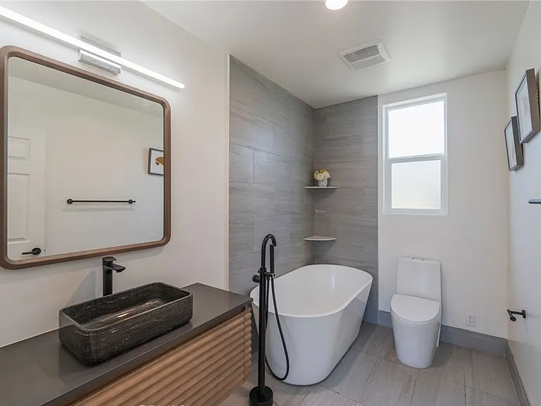 4428 Chestnut St #1 — Photo 2