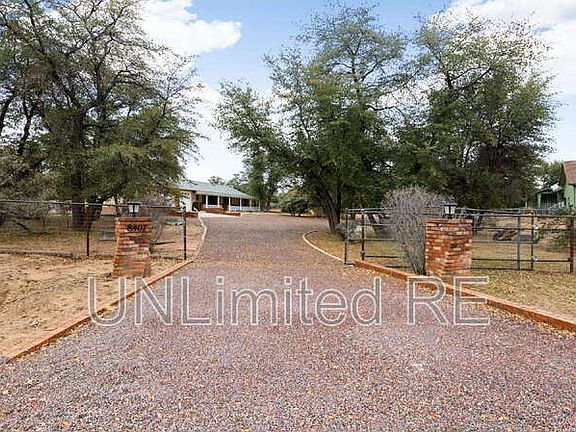 2nd image of 8407 N Live Oak Dr