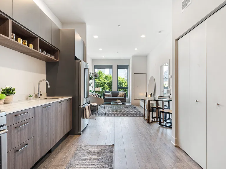 853 N Larrabee St — Photo 10