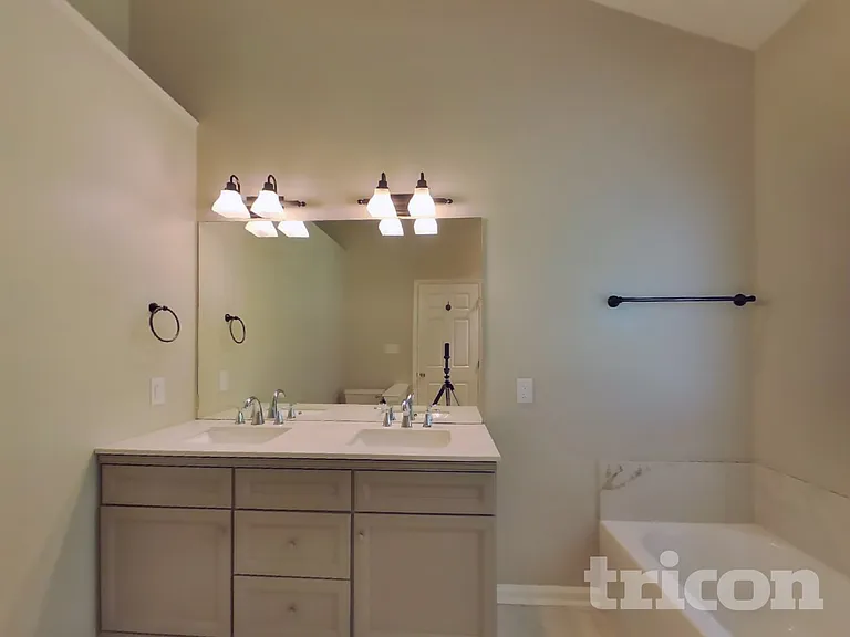 11901 Harris Pointe Dr — Photo 9