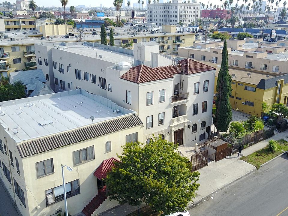 1st image of 334 N Heliotrope Dr #303