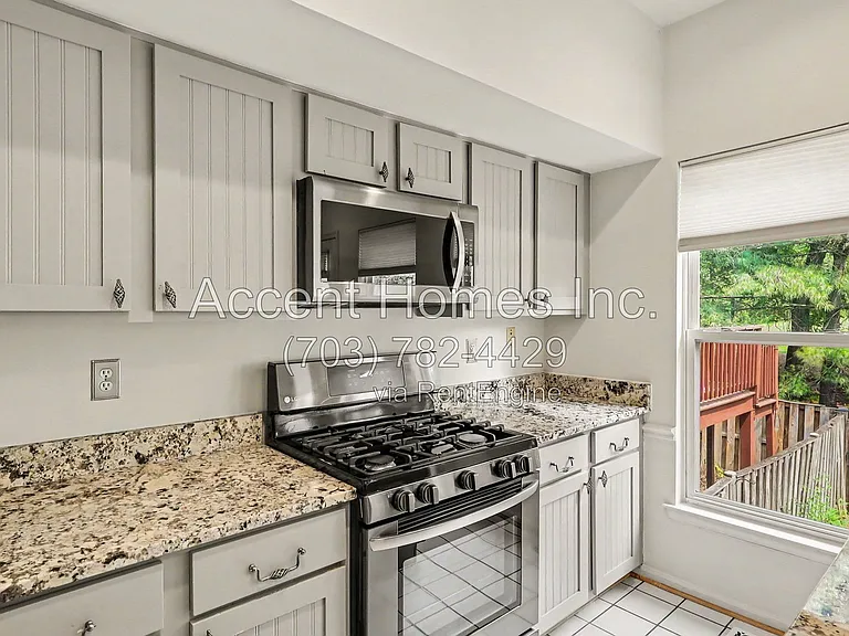21217 Millwood Sq — Photo 10