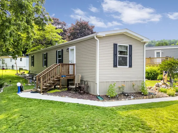 799 Willow Ln, Gap, PA 17527