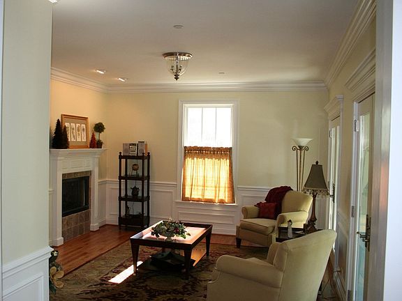 Living Room W/Fireplace