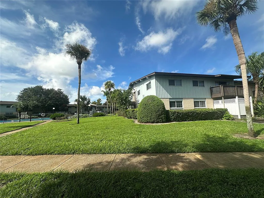 3 bed, 2.0 bath, 1149 sqft, $1,800 — Photo 2