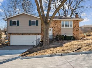 2670 Autumn Dr, Dubuque, IA 52002