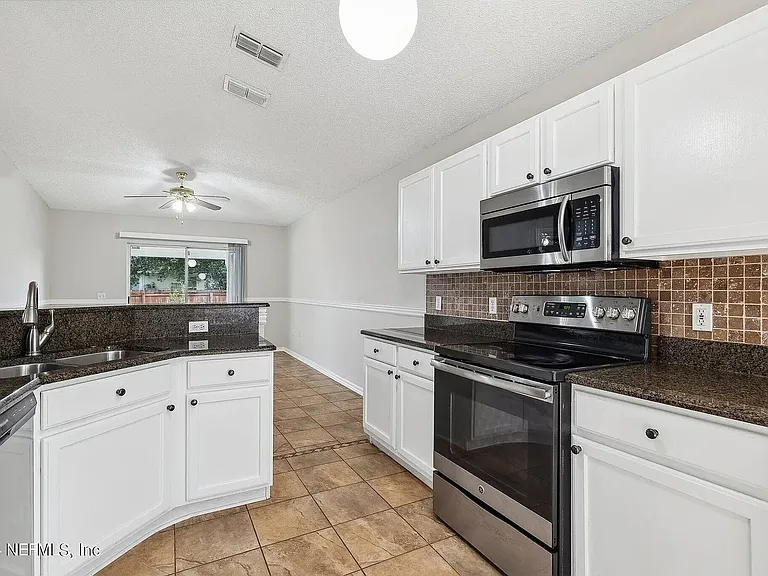 11089 Englenook Dr — Photo 7