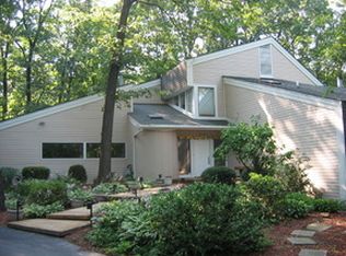 880 W Long Lake Rd, Bloomfield Hills, MI 48302